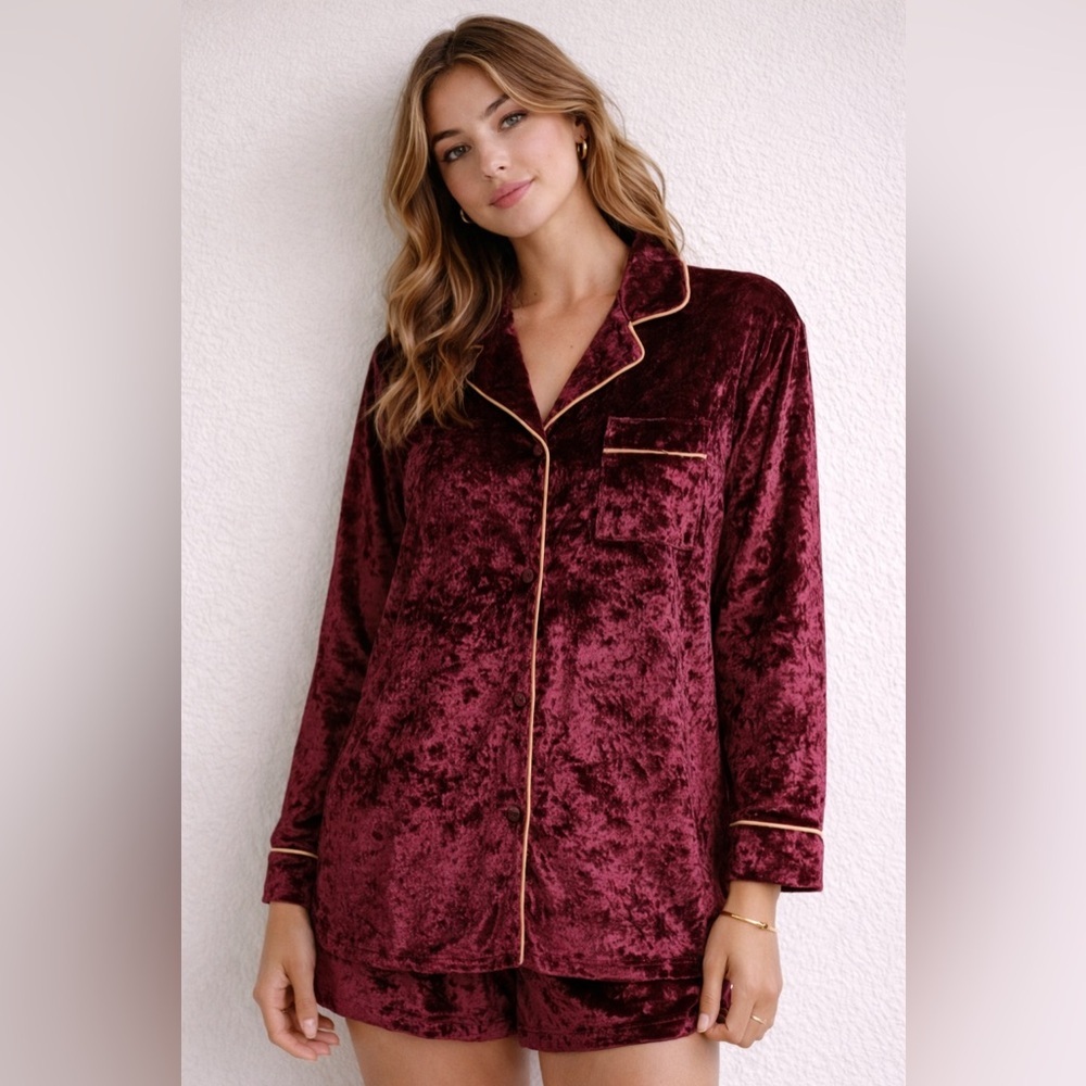 Women Honor the Gift" burgundy velvet button up PJ top. Size Large NWOT